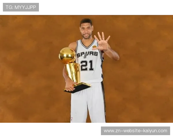 邓肯回归马刺训练馆 亲授年轻内线成长秘诀 邓肯回归马刺训练馆 亲授年轻内线成长秘诀