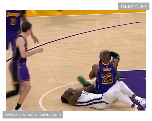 爱德华兹抱怨判罚，灰熊主帅提示裁判给技术犯规反吃T